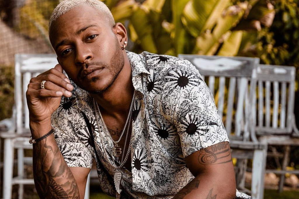 Eric Bellinger at Waiting Room Lounge